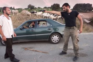 Εικόνα από την ταινία μικρού μήκους του Αριστοτέλη Δασκαλάκη «Η συνενοχή» (2014), που αναφερόταν στο θέμα της οπλοκατοχής στην Κρήτη